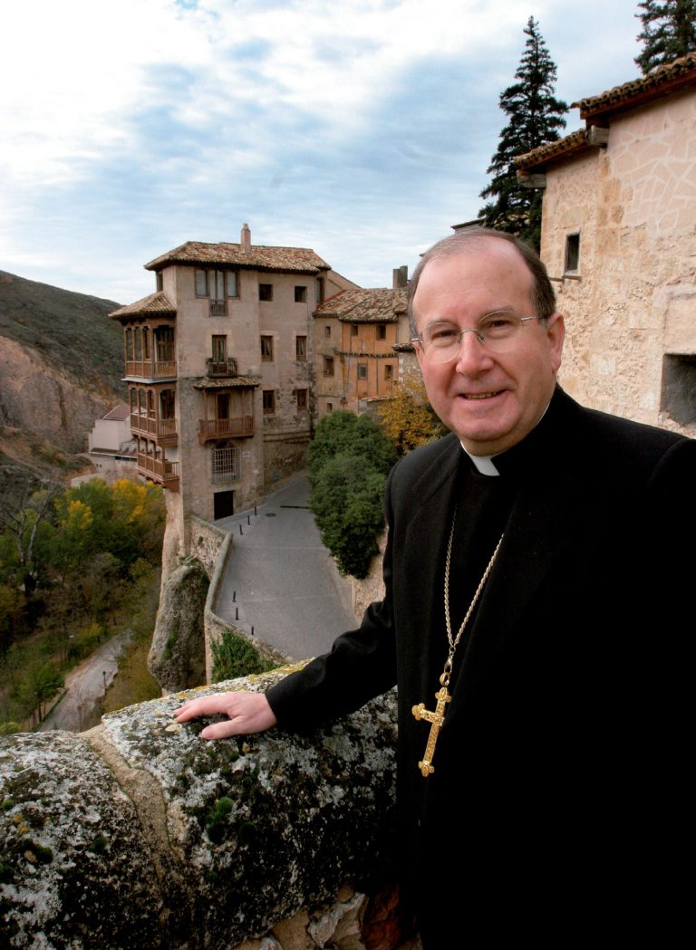 El Sr. Obispo anima a vivir con devoción la Semana Santa a pesar de la ausencia de procesiones y agradece a las hermandades la labor social que están haciendo durante la pandemia