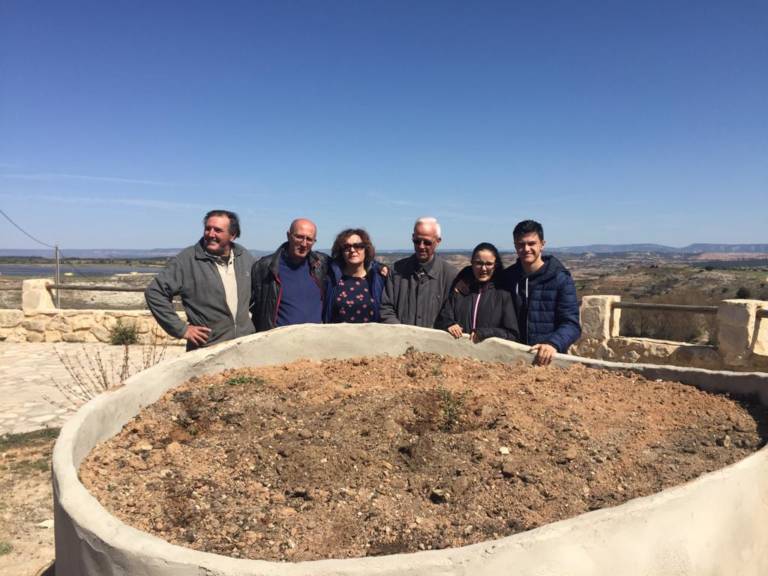 Sembrando un olivo del Huerto de Getsemaní en Olmeda de la Cuesta