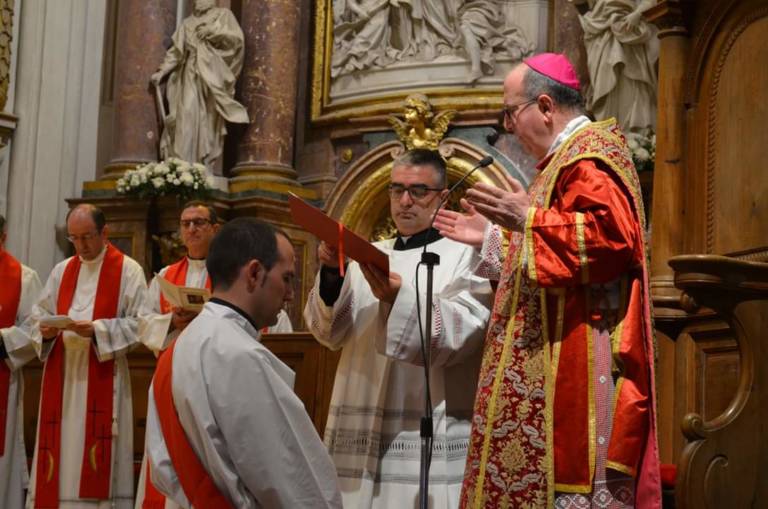 Carlos Arribas ha sido ordenado sacerdote