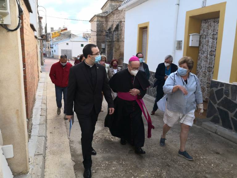 El Sr. Obispo realiza una Visita Pastoral a Buciegas y Olmeda de la Cuesta