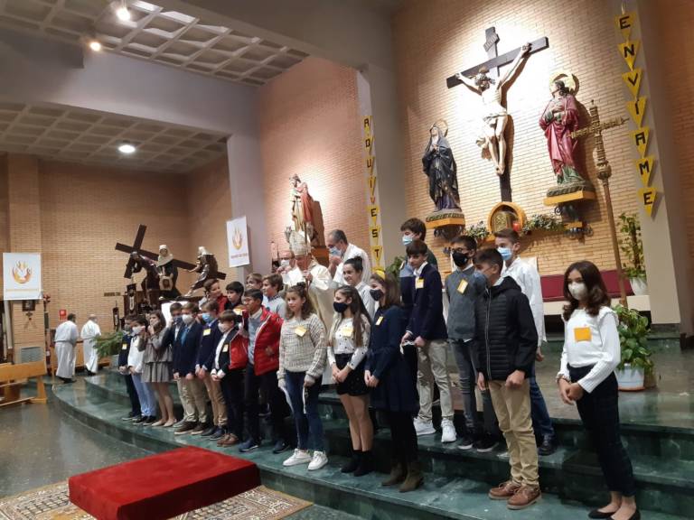 Confirmaciones en la parroquia de San Fernando (Cuenca)