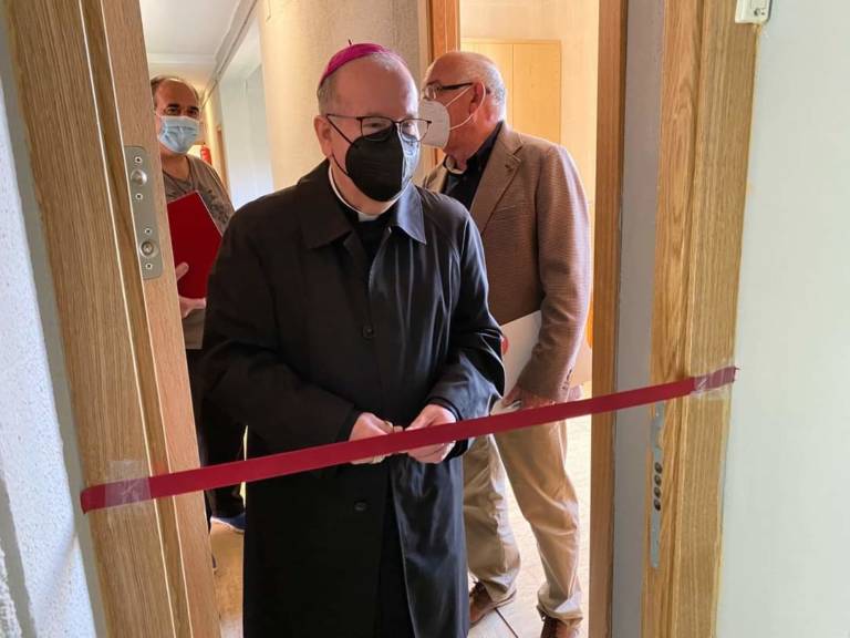 El Sr. Obispo bendice e inaugura el Centro Residencial ‘Un Nuevo Hogar’ de Cáritas dirigido a personas migrantes