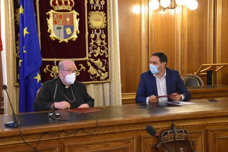 La Diputación de Cuenca y el Obispado renuevan el convenio dotado con 700.000 euros que llegará a 18 municipios