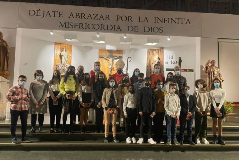 Confirmaciones en la parroquia de San Esteban (Cuenca)