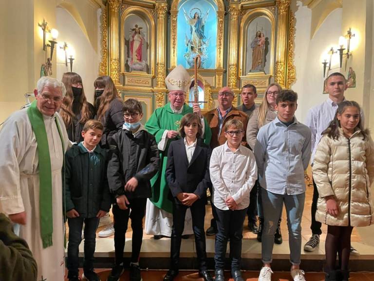 El Sr. Obispo realiza una Visita Pastoral e imparte el sacramento de la Confirmaciones en Zarzuela