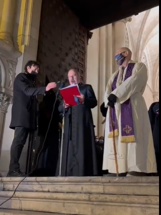 El Sr. Obispo predicó la primera palabra en la procesión penitencia de la Vera Cruz