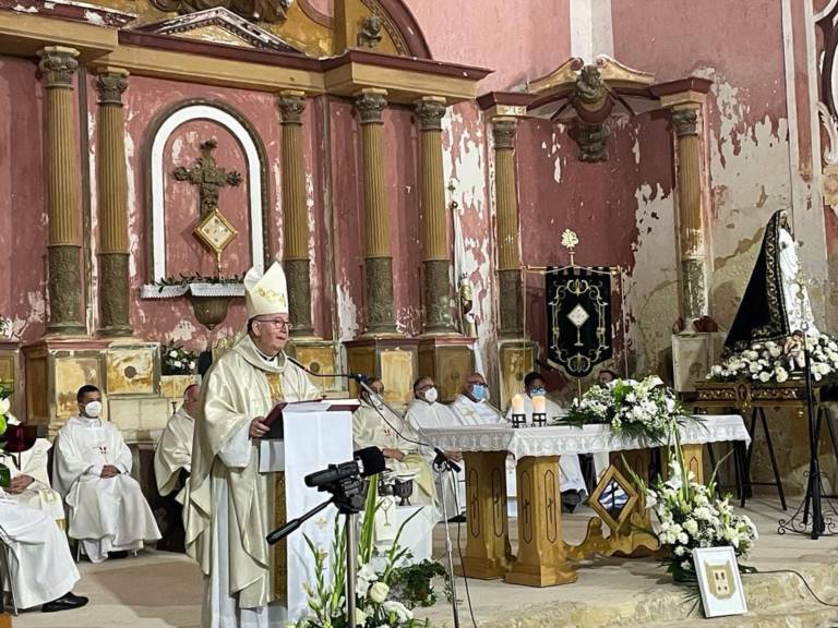 Mons. Yanguas participa en la celebración del Domingo de Procesiones en Carboneras de Guadazaón