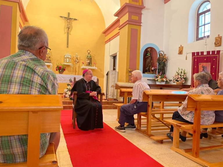 El Sr. Obispo realiza una Visita Pastoral a Carrascosa de la Sierra, Valsalobre y El Tobar