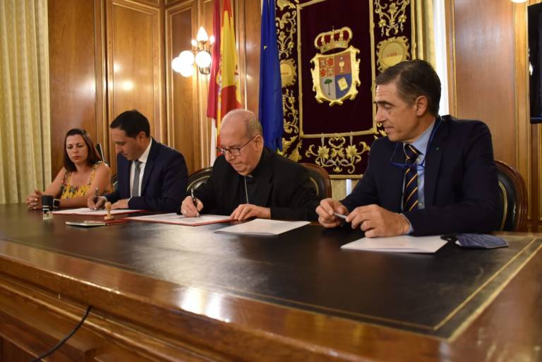 La Diputación de Cuenca y el Obispado renuevan su convenio de colaboración e invertirán 700.000 euros en doce iglesias parroquiales de la provincia