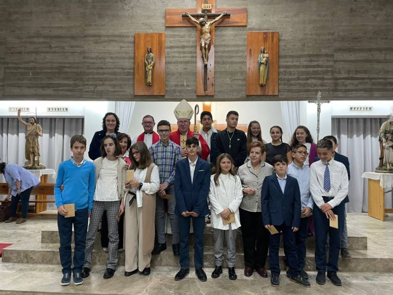 El Sr. Obispo realiza una Visita Pastoral y administra la Confirmación en la parroquia de Santa Ana (Cuenca)