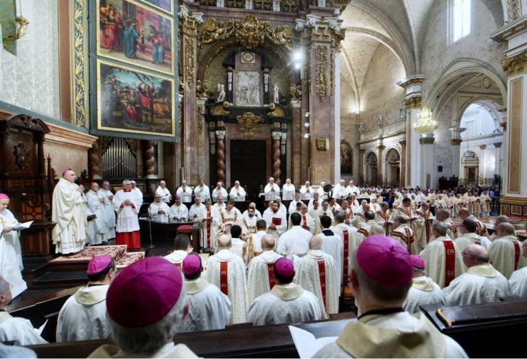 Monseñor Yanguas asisten a la toma de posesión del Excmo. y Rvdmo. Enrique Benavent como nuevo Arzobispo de Valencia