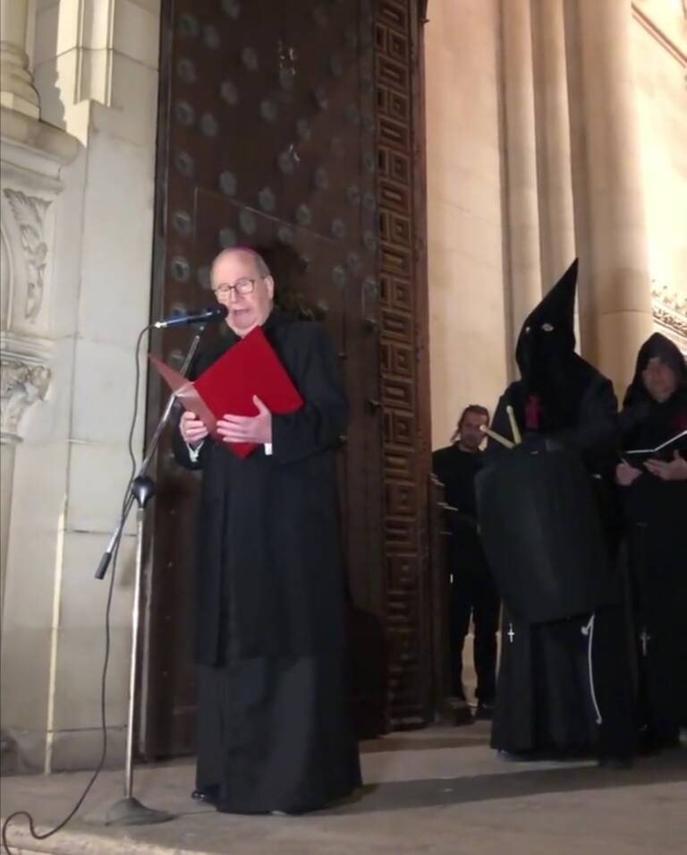 El Sr. Obispo pronunció la meditación de la Primara Palabra en la noche de Lunes Santo en la procesión penitencial del Santísimo Cristo de la Vera Cruz