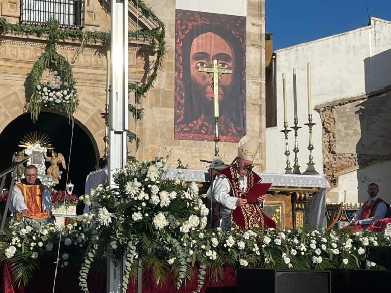 El Sr. Obispo asiste a al 300 Aniversario del Santo Rostro en Honrubia
