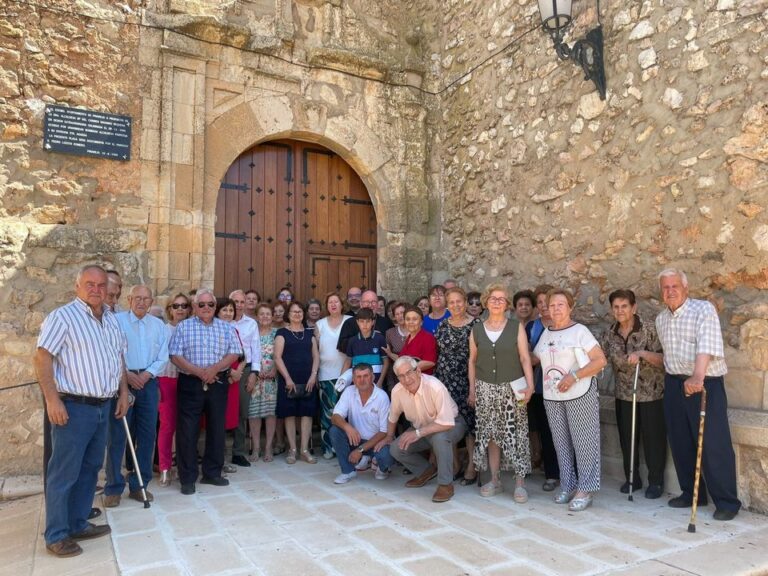 Monseñor José María Yanguas realiza una Visita Pastoral a Pinarejo