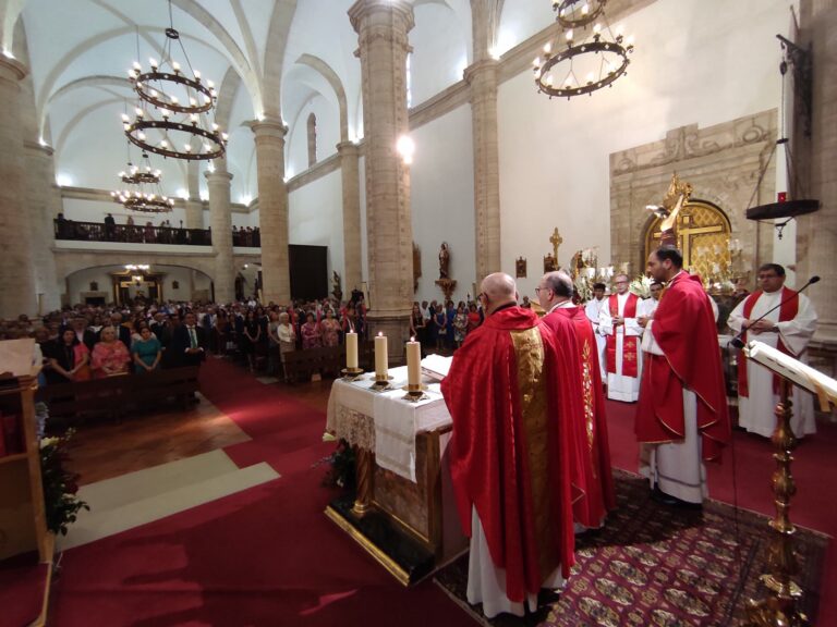 Mons. Yanguas celebra la Santa Misa en honor al Cristo de la Viga patrón de Villamayor de Santiago