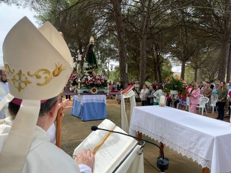 El Sr. Obispo oficia la Santa Misa en la Fiesta de la Virgen de la Estrella de Buenache de Alarcón