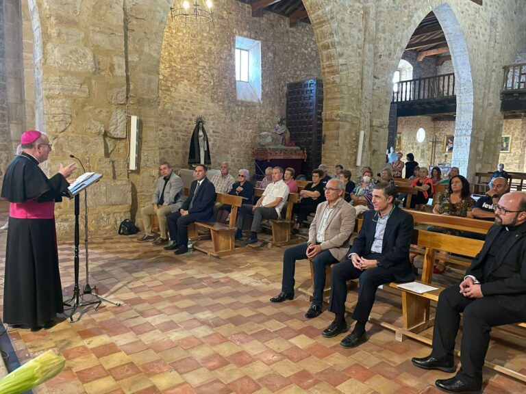 El Sr. Obispo ha realizado una Visita Pastoral a Piqueras del Castillo y Valeria e inaugurado la obra de rehabilitación de la cubierta del templo parroquial
