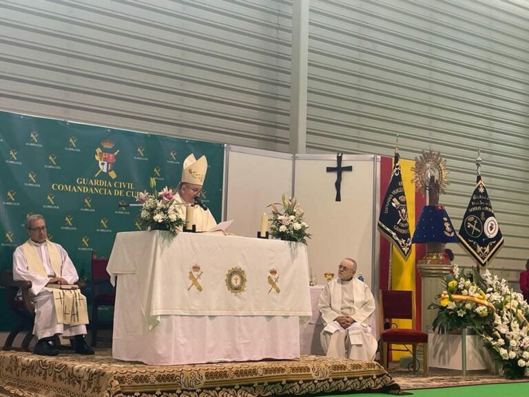 Monseñor Yanguas celebra la Misa en honor a la Virgen del Pilar, patrona de la Guardia Civil y de la Hispanidad