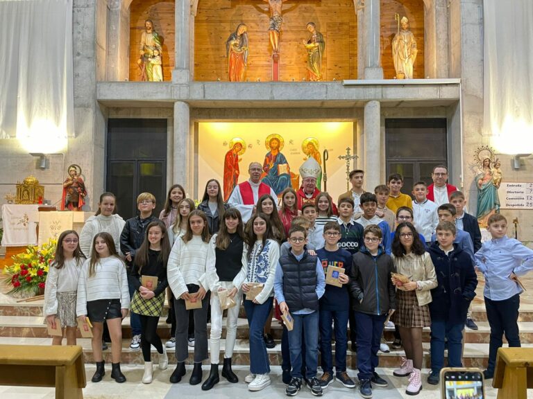 31 adolescentes de la parroquia de San Román reciben el sacramento de la Confirmación