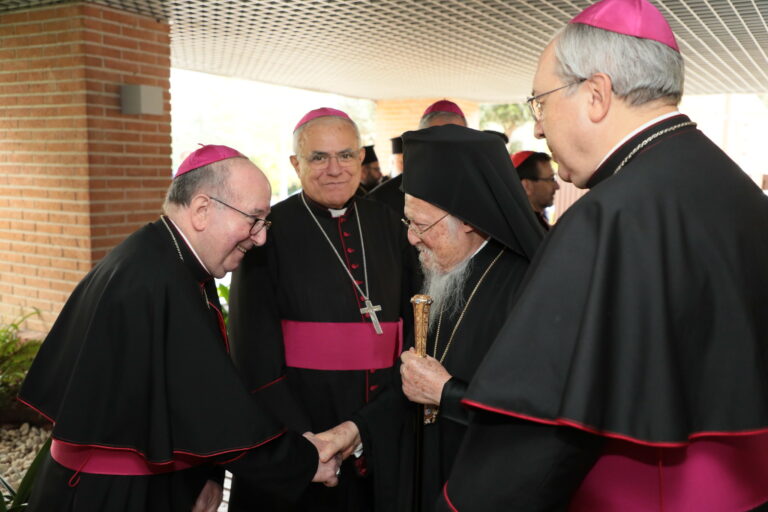 S.T.S. el patriarca ecuménico Bartolomé I visita la sede de la Conferencia Episcopal Española