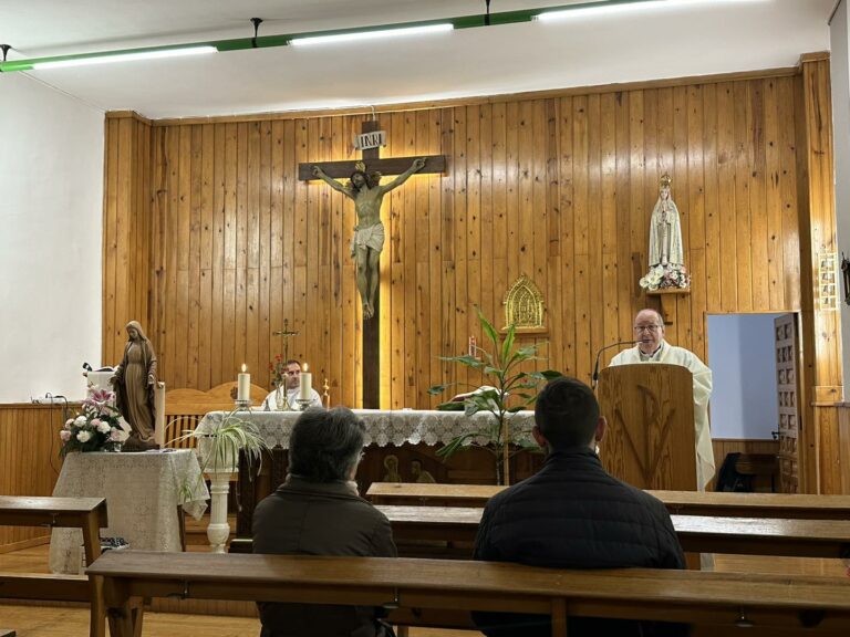 Monseñor José María Yanguas celebra una Misa por las Personas Sin Hogar