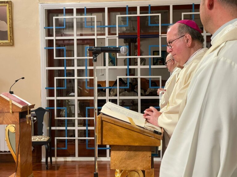 El Sr. Obispo celebra la Solemnidad de la Santísima Trinidad y la Jornada Pro Orantibus en el Monasterio de las MM. Trinitarias de San Clemente
