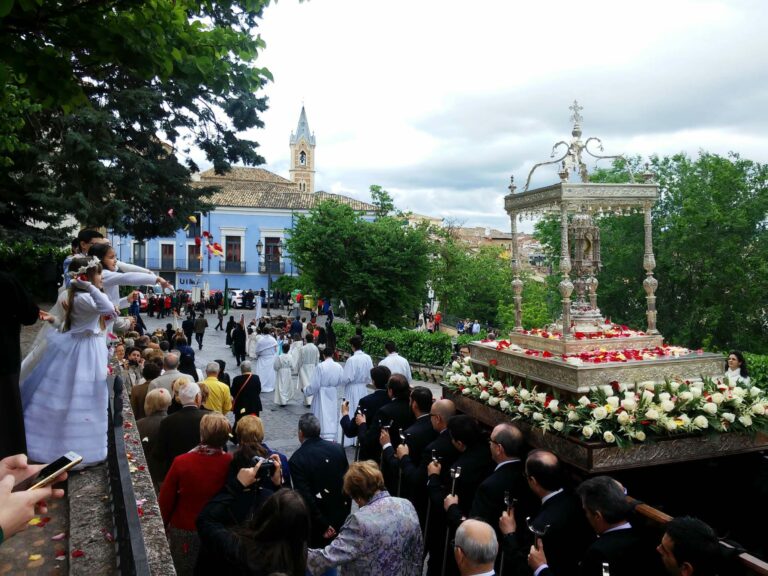 ¿Quieres saber por qué la fiesta del Corpus fue traslada al domingo y cuándo?