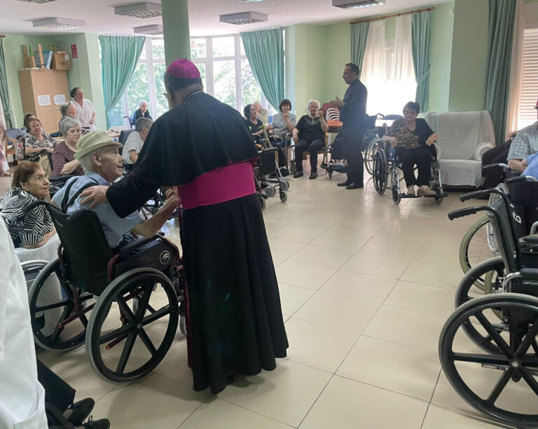 Monseñor José María Yanguas realiza una Visita Pastoral a Valverde de Júcar