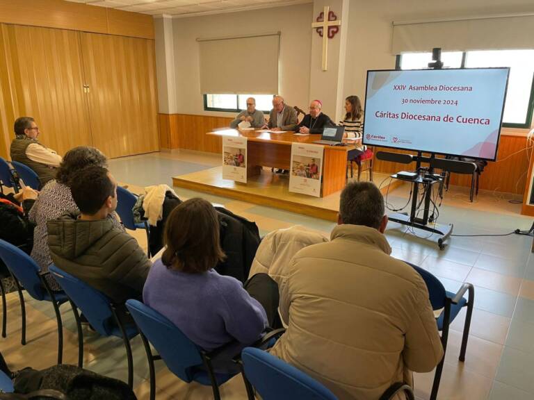 El Sr. Obispo asiste a la Asamblea General de Cáritas Diocesana de Cuenca